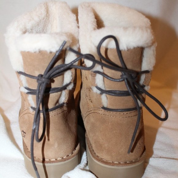 NIB UGG NAIYAH SUEDE‎ SHEARLING LACE UP TIE SHEARLING LINED BOOTIE BOOTS - Picture 3 of 8